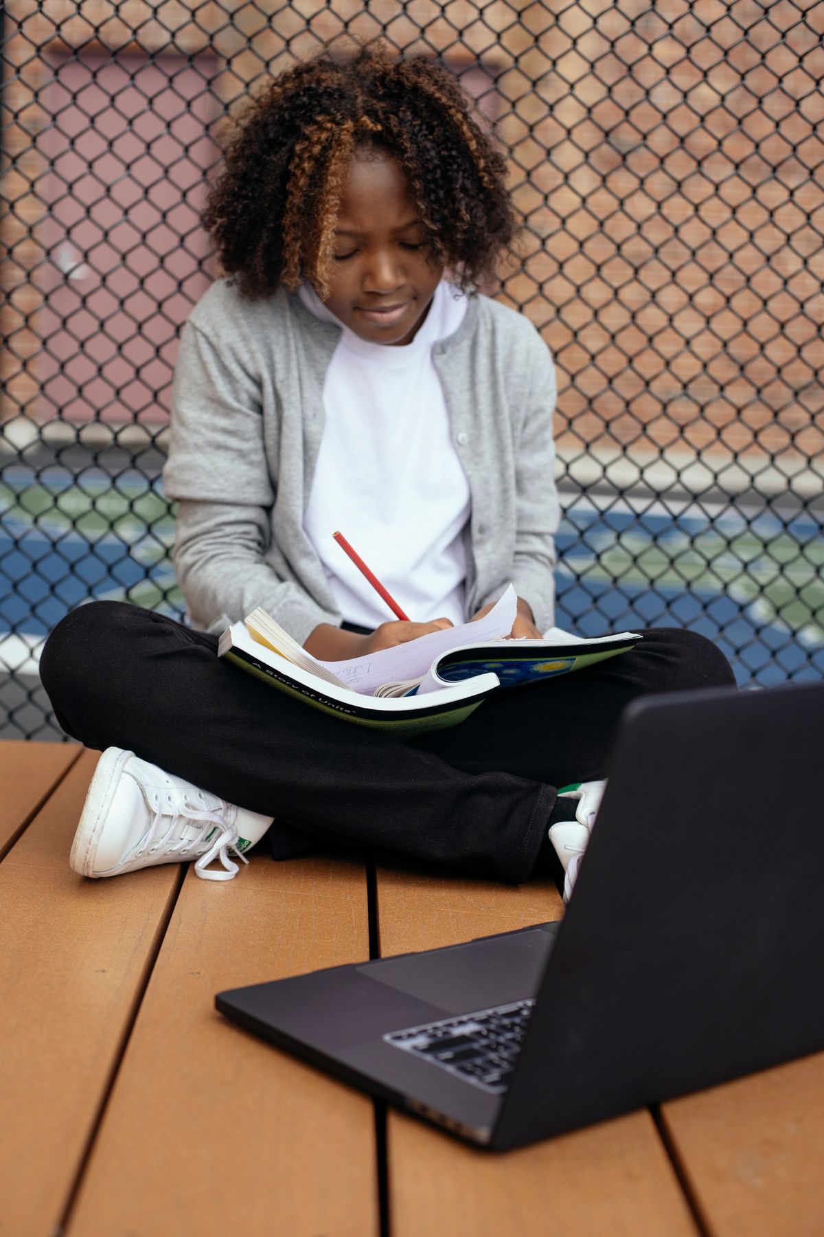 Student following a video-based online course on a laptop as part of an e-learning platform